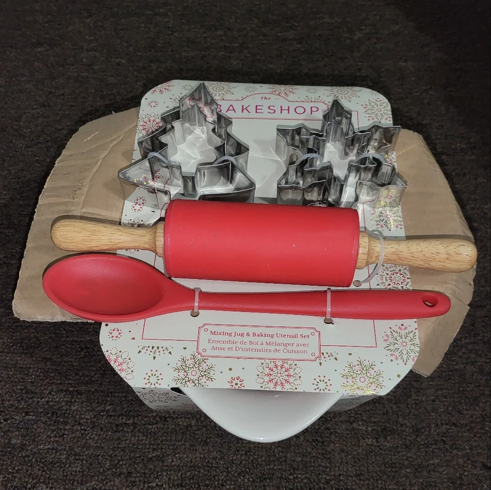 The Bake Shop Christmas Baking Set